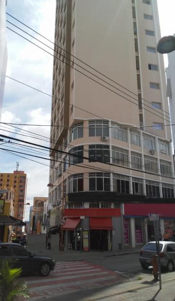 Alugar Apartamento / Padrão em Sorocaba. apenas R$ 1.800,00